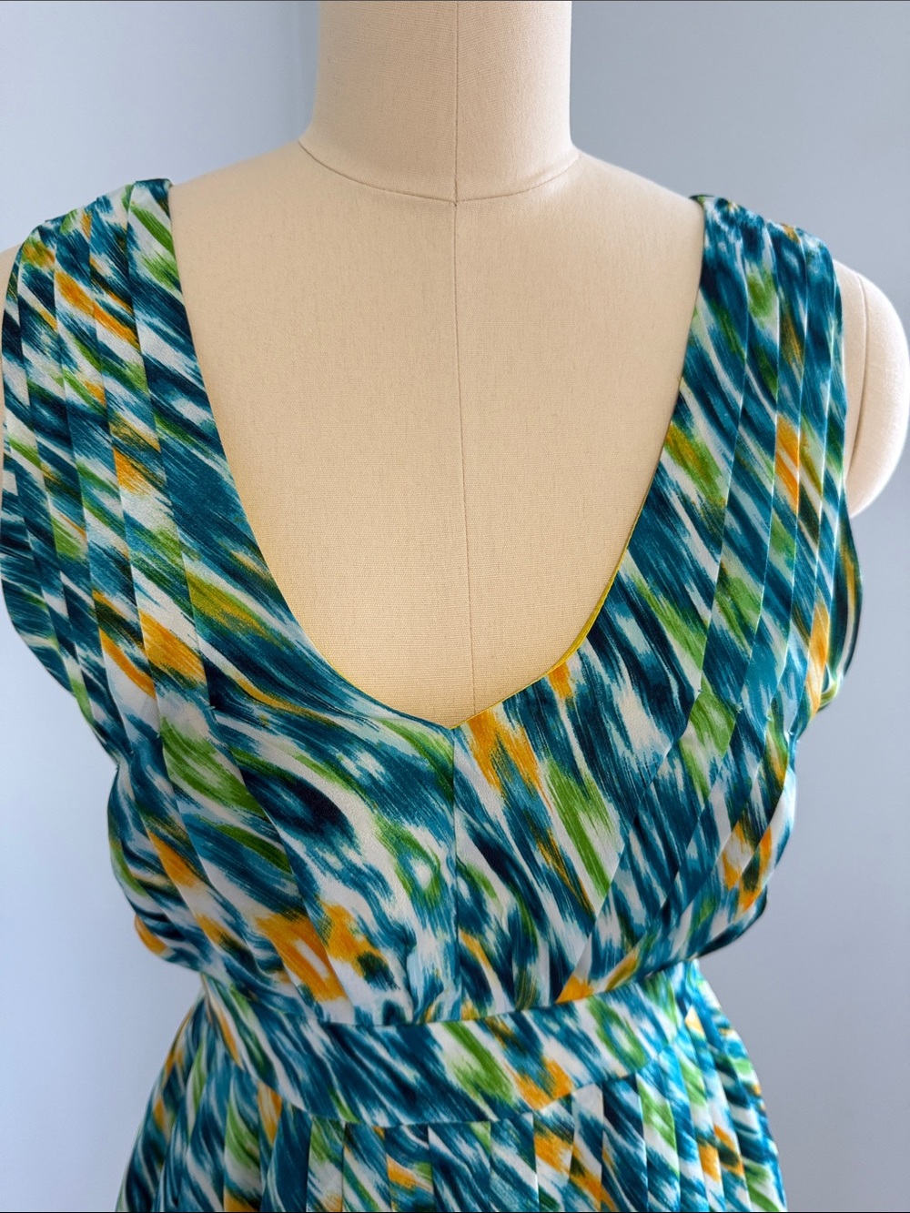 Runway Couture Sleeveless Teal & Yellow Printed V-Neck Dress SZS - Picture 3 of 15